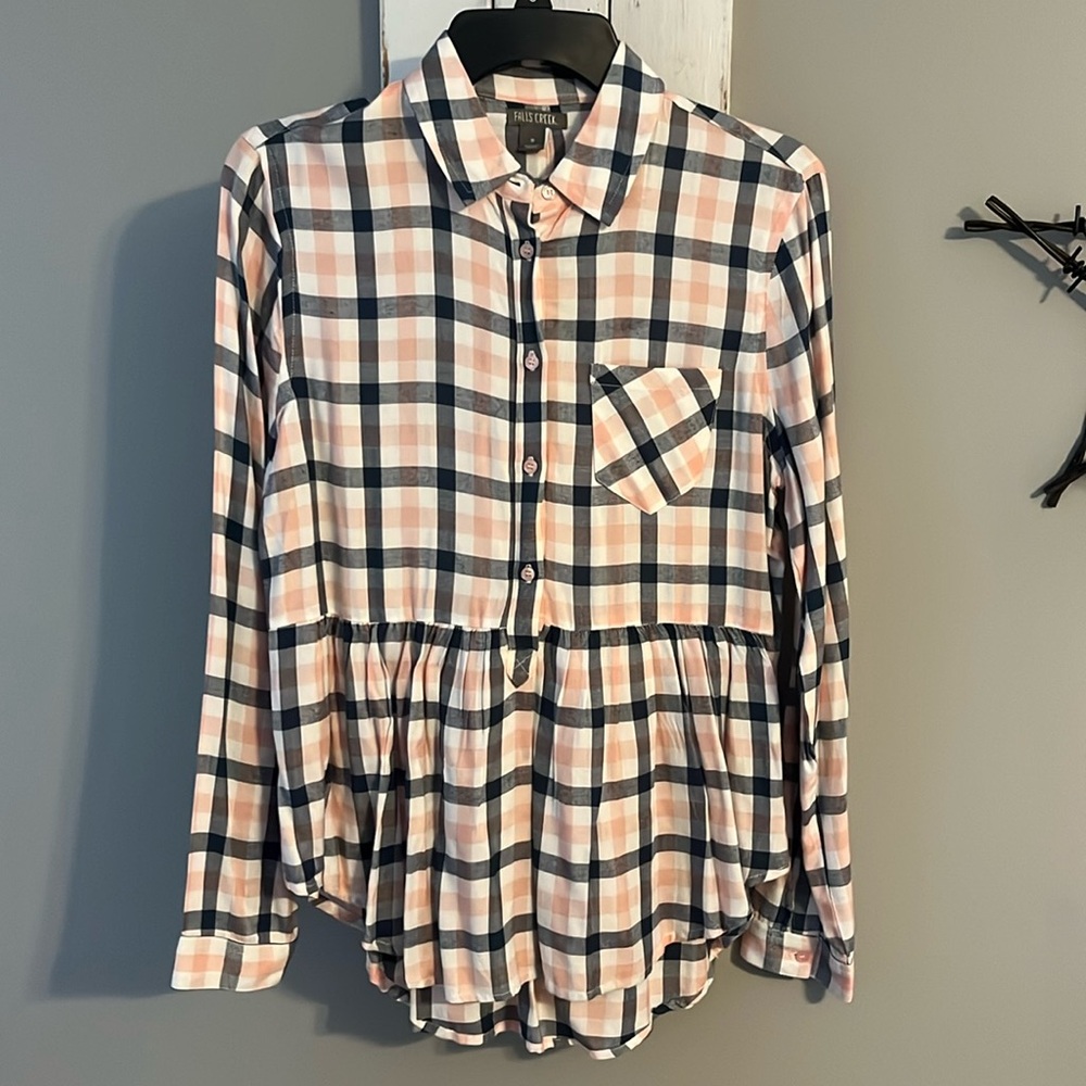 Nice peplum/baby doll style half button down blouse